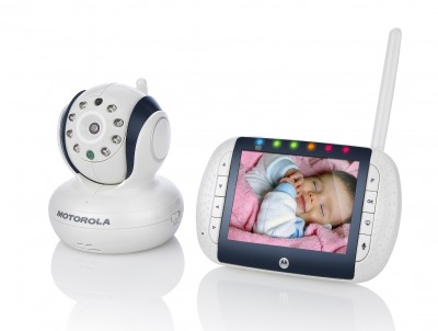 Baby monitor:　子ども監視カメラ　カメラとマイクを子供部屋に設置して、モニターをリビングやキッチン、夫婦のベッドルームで子供の様子を見ます